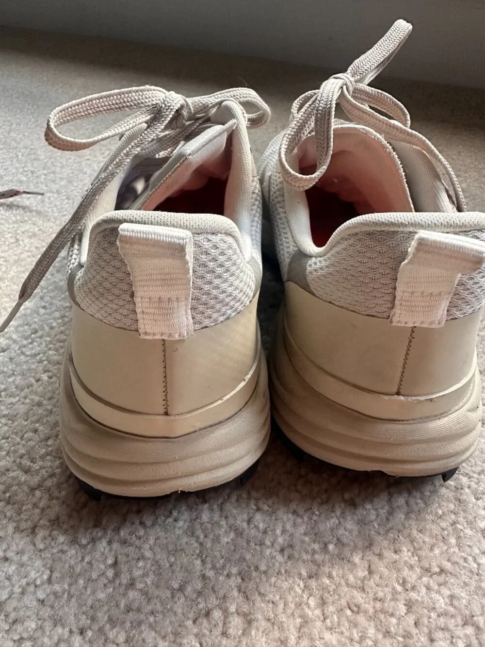 Veja Dekkan Alveomesh sneakers size 9!